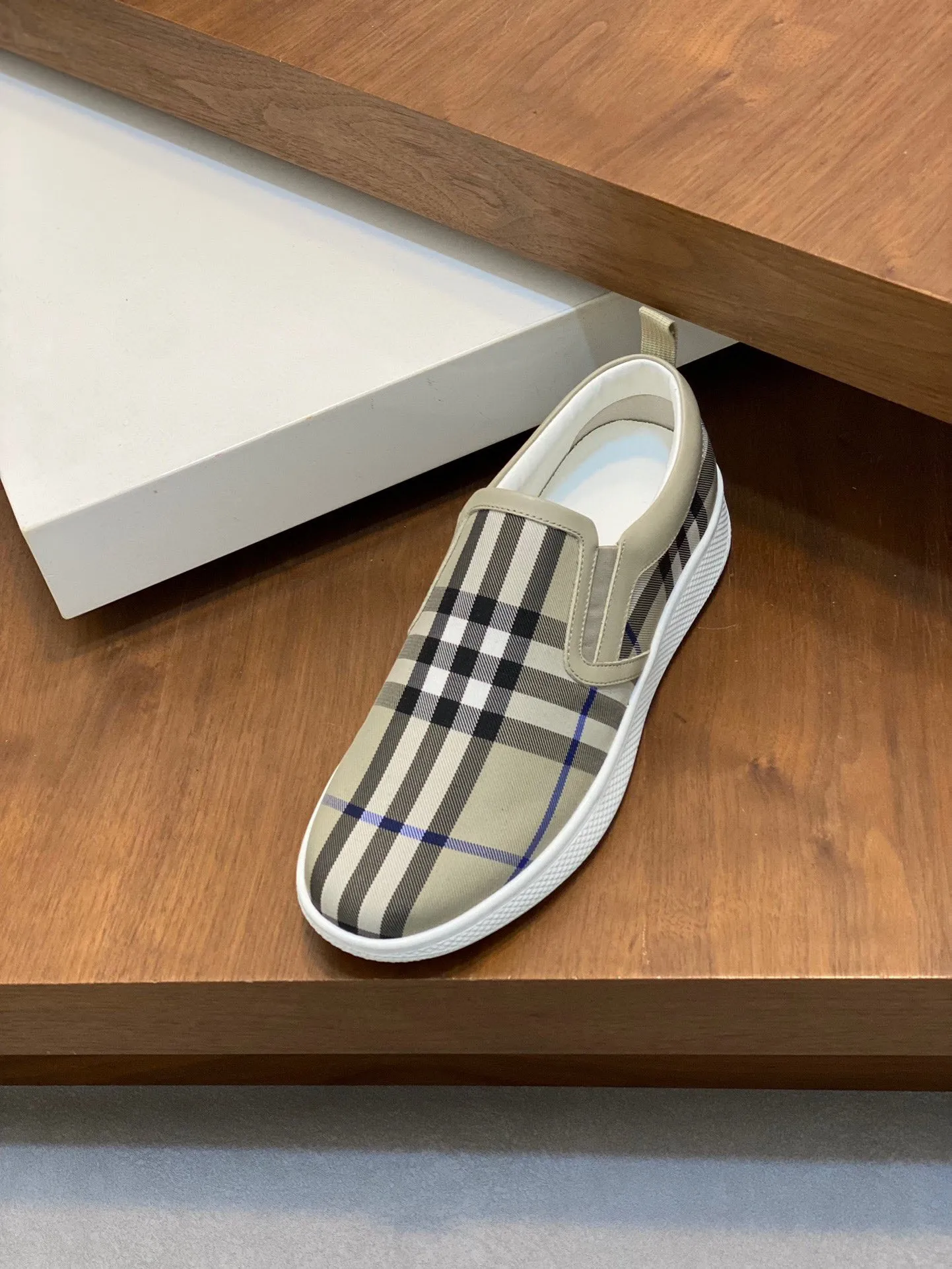 P380 [BURBERRY] Burberry - Upper: imported 🔝 brand totem cloth, - Inner lining: cowhide lining, feet; water-dyed cowhide - Outsole: ultra-light TPR rubber; two-color molded outsole - Super high quality control·Fine workmanship: highlighted (high-end, extravagance, grade) -Size: 38-44 (Male 45, can be customized)·